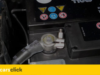 Как произвести замена аккумулятора в автомобиле Фольксваген Туарег