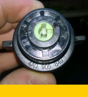 Как поменять контактную группу замка зажигания Audi 100 S4