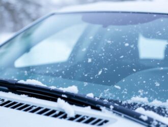 Зимние дворники: какие выбрать и когда менять