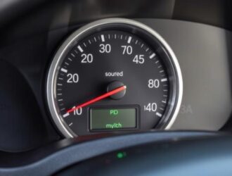 Как проверить уровень технических жидкостей в авто: практическое руководство водителя