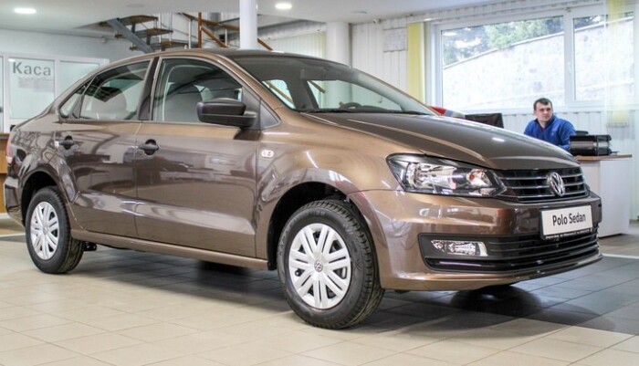 Коричневый